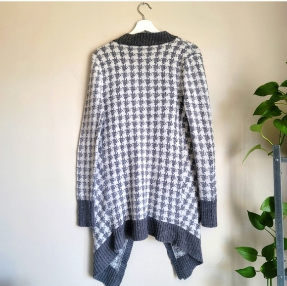 Aeropostale Open Front Knitted Long Cardigan in Gray and White Pattern S… - Picture 6 of 12